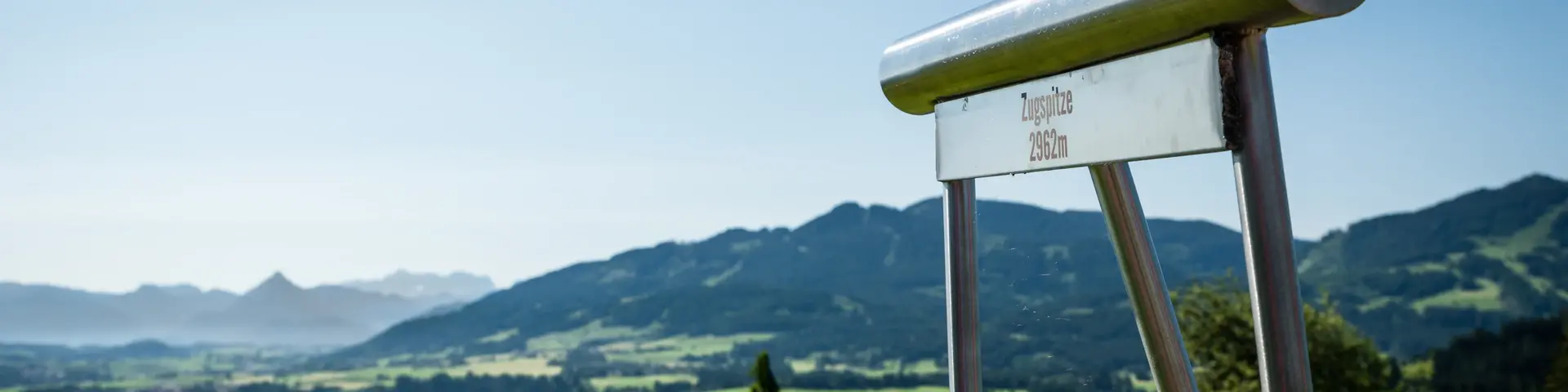Aussichtspunkt zur Zugspitze am Panoramaweg in Mittelberg
